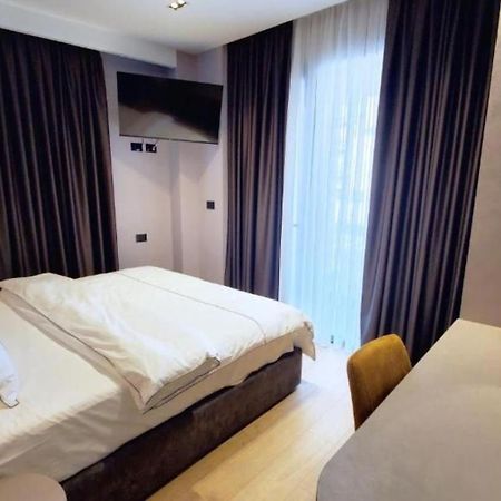 Starlight Hotel Tirana Esterno foto