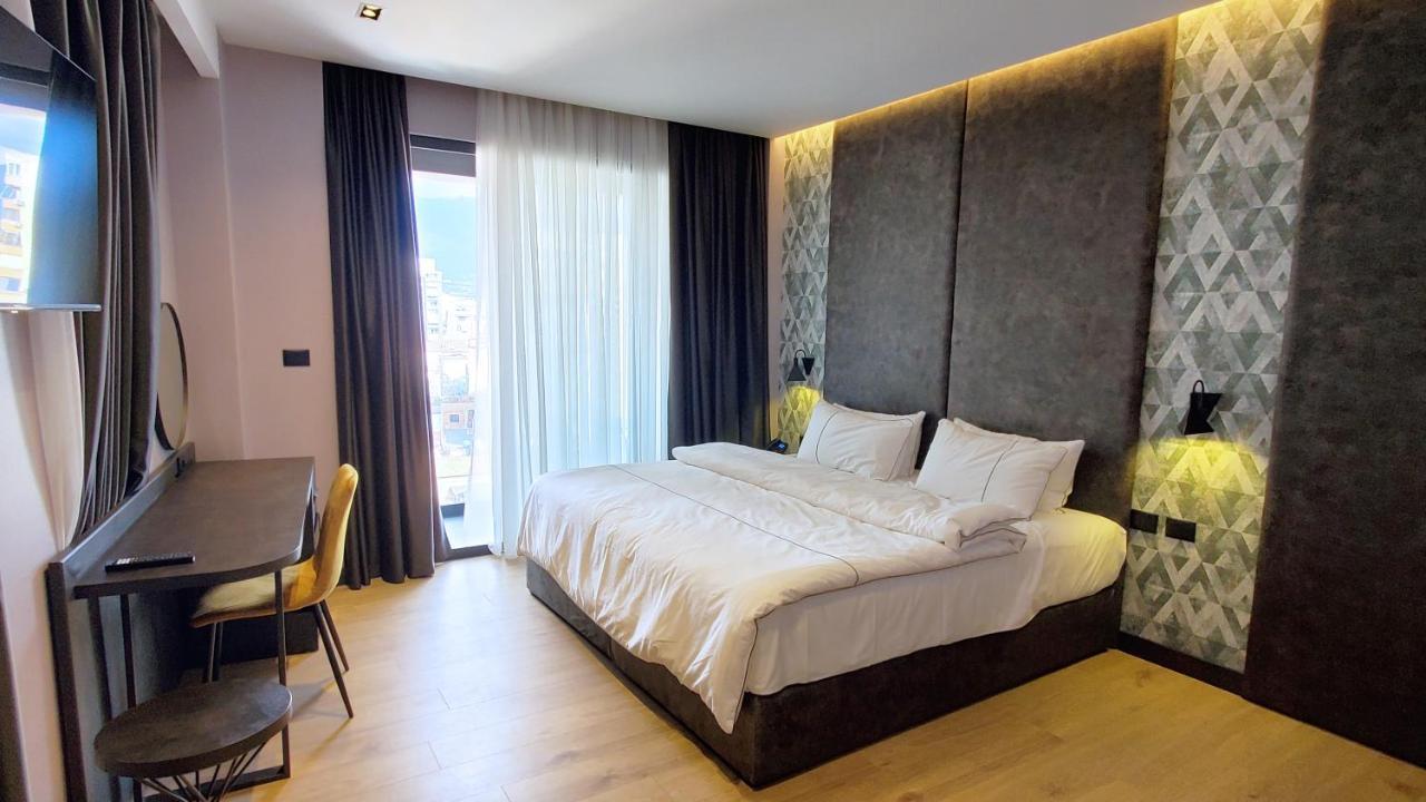 Starlight Hotel Tirana Esterno foto