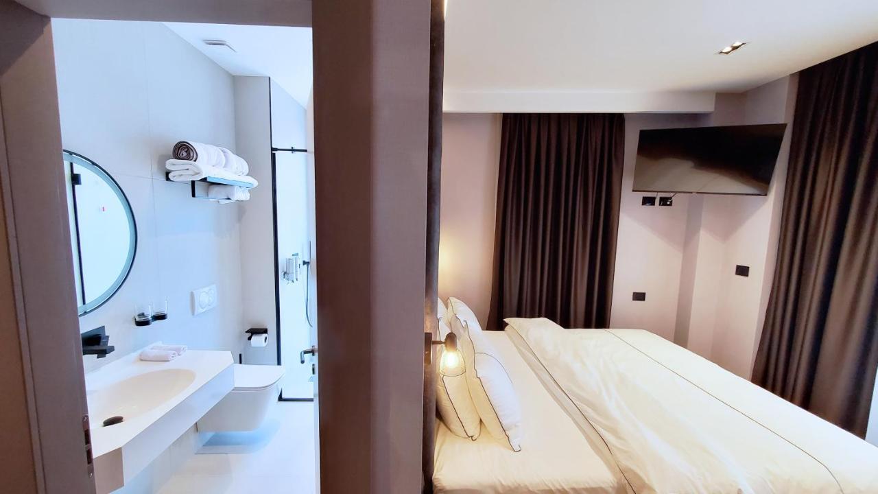Starlight Hotel Tirana Esterno foto