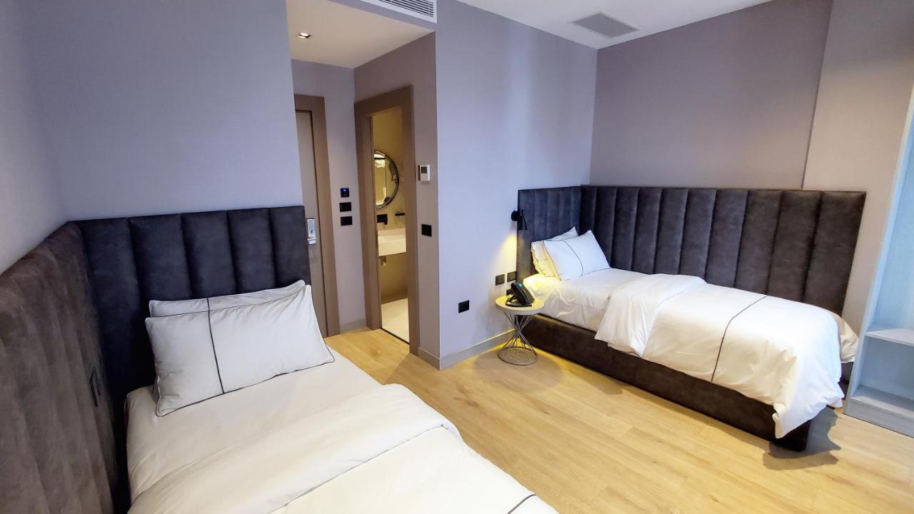 Starlight Hotel Tirana Esterno foto