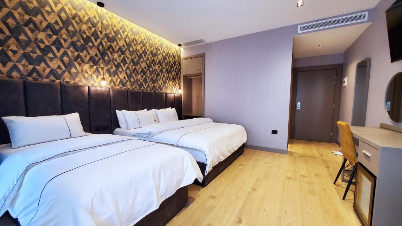 Starlight Hotel Tirana Esterno foto