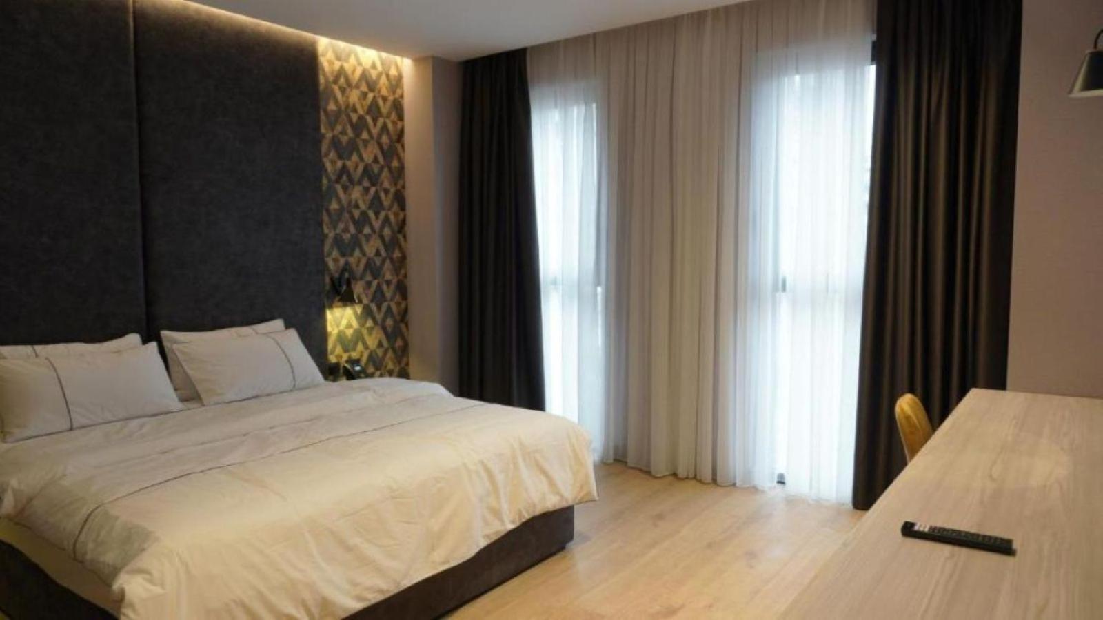 Starlight Hotel Tirana Esterno foto