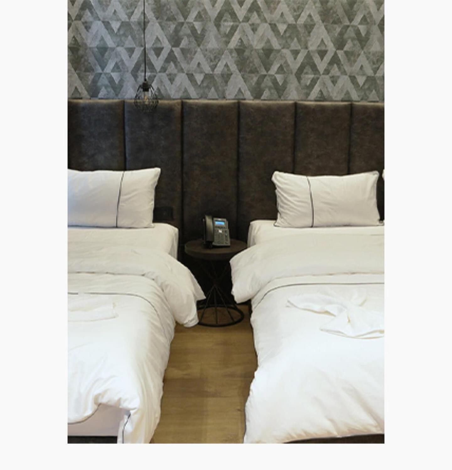 Starlight Hotel Tirana Esterno foto
