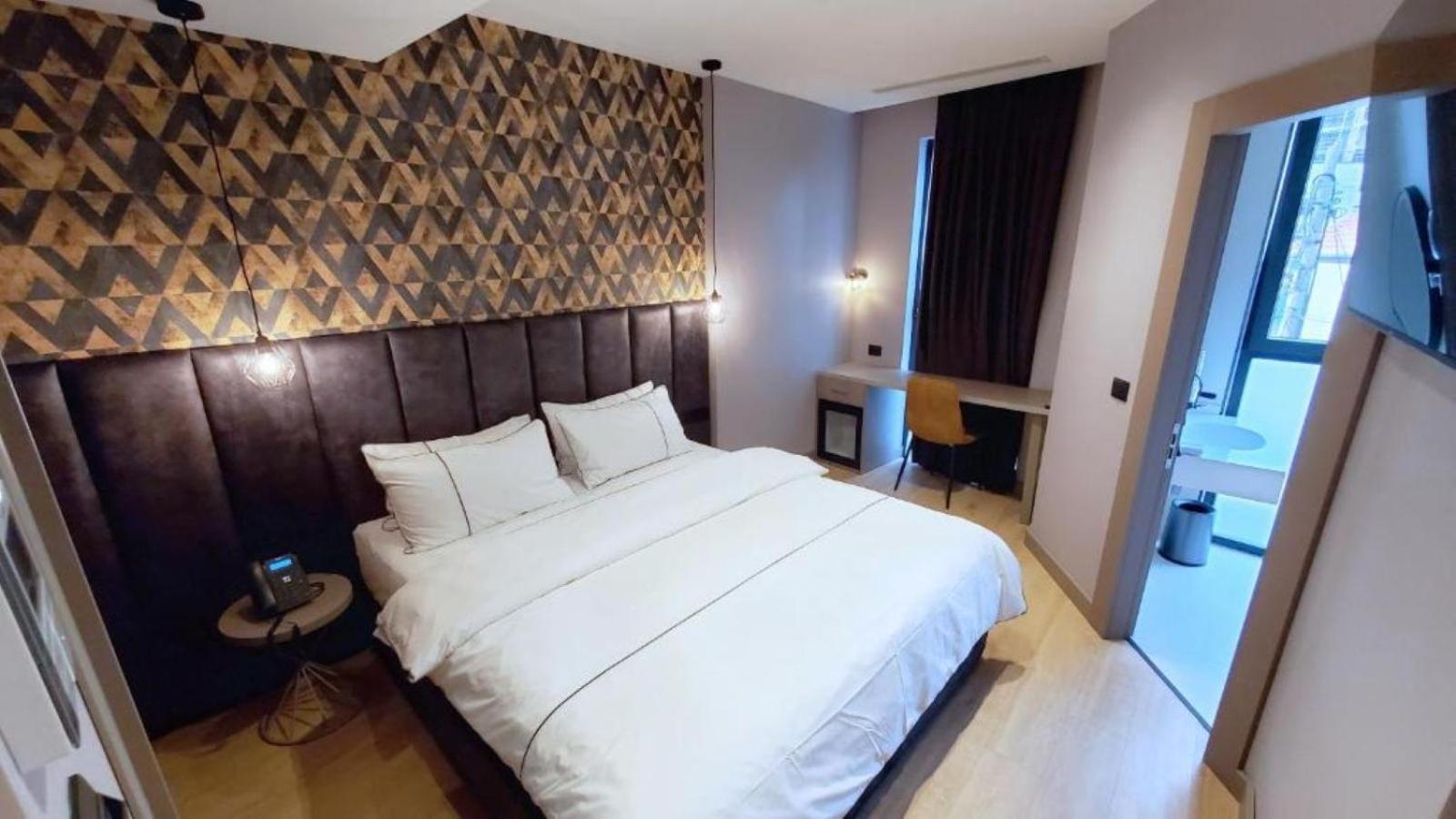 Starlight Hotel Tirana Esterno foto