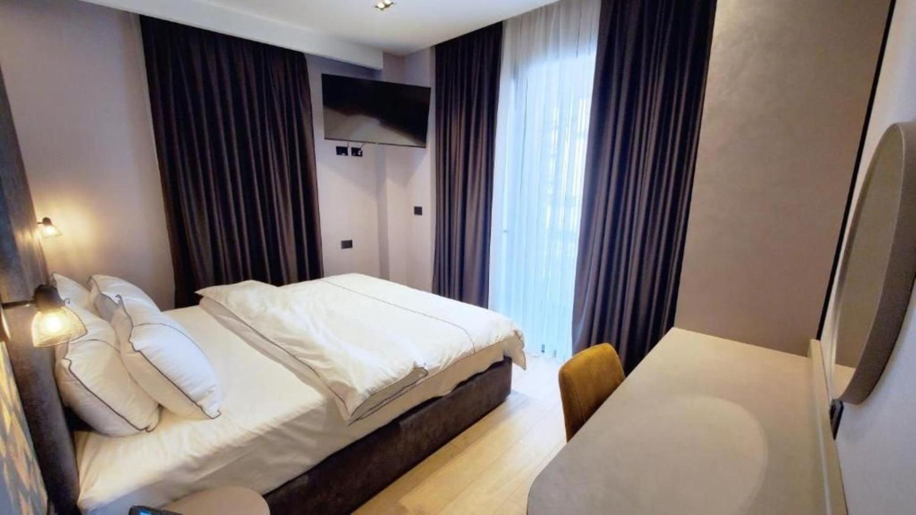 Starlight Hotel Tirana Esterno foto