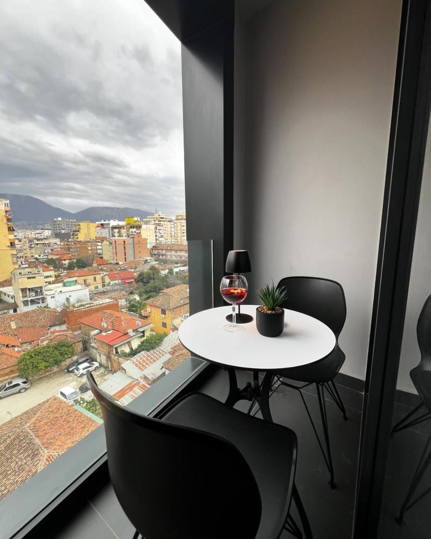 Starlight Hotel Tirana Esterno foto